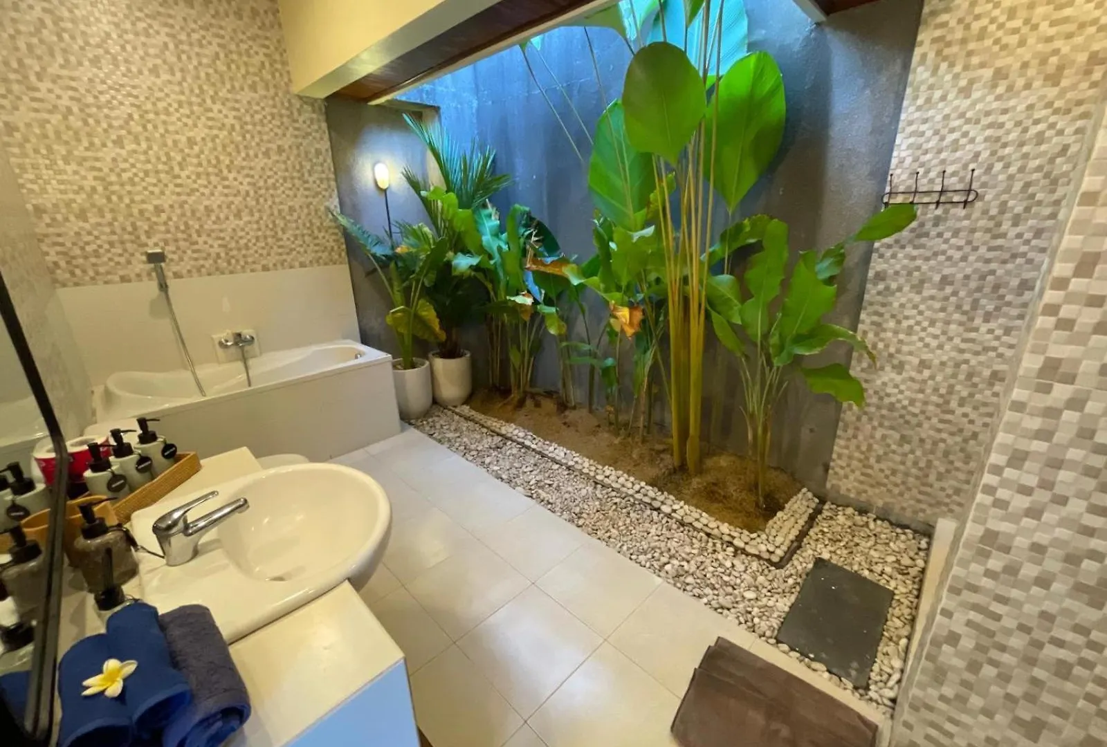 Peaceful Private 3Br Pool Villa In Heart Of Bali Legian