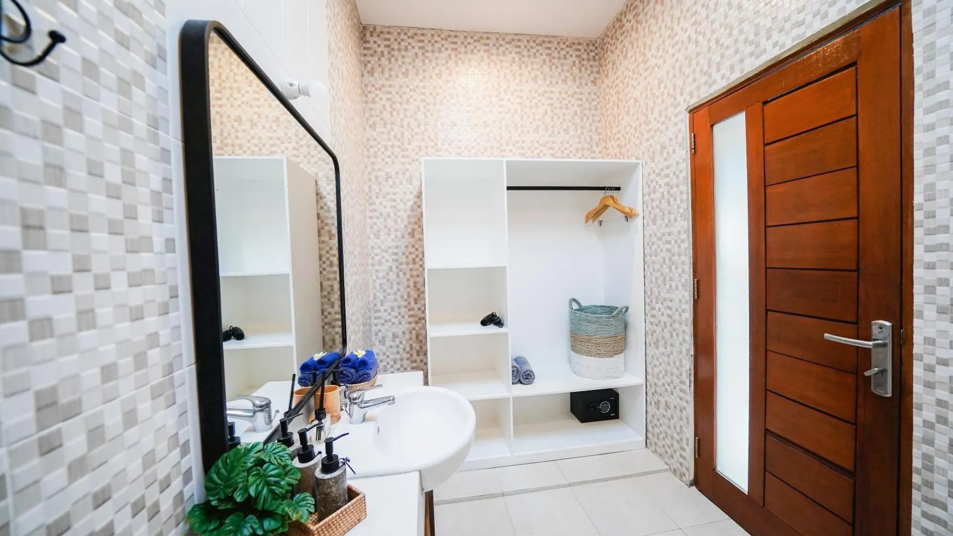 Peaceful Private 3Br Pool Villa In Heart Of Bali Legian  Legian (Bali)