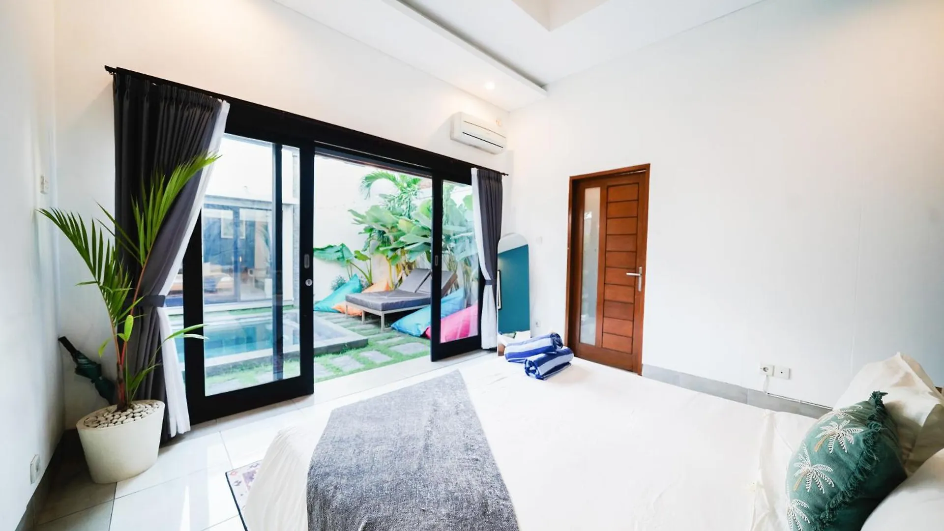 Peaceful Private 3Br Pool Villa In Heart Of Bali Legian  0*, Legian (Bali) Indonesia
