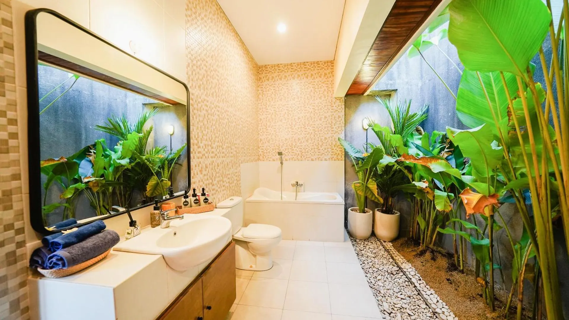 Peaceful Private 3Br Pool Villa In Heart Of Bali Legian