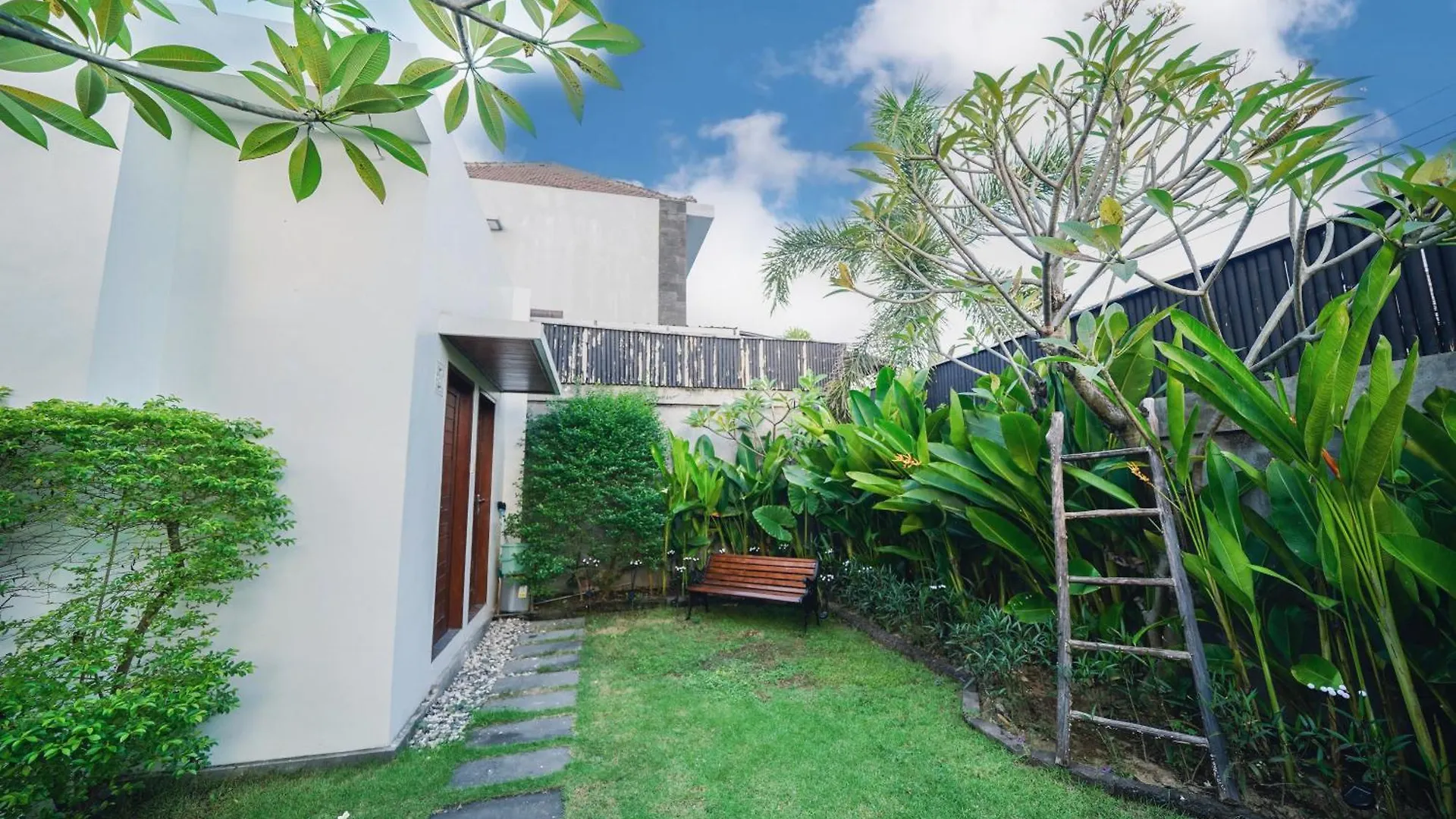 Peaceful Private 3Br Pool Villa In Heart Of Bali Legian  0*, Legian (Bali)